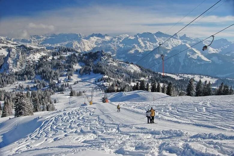De Brugg aux montagnes : stations de ski accessibles facilement en transports publics