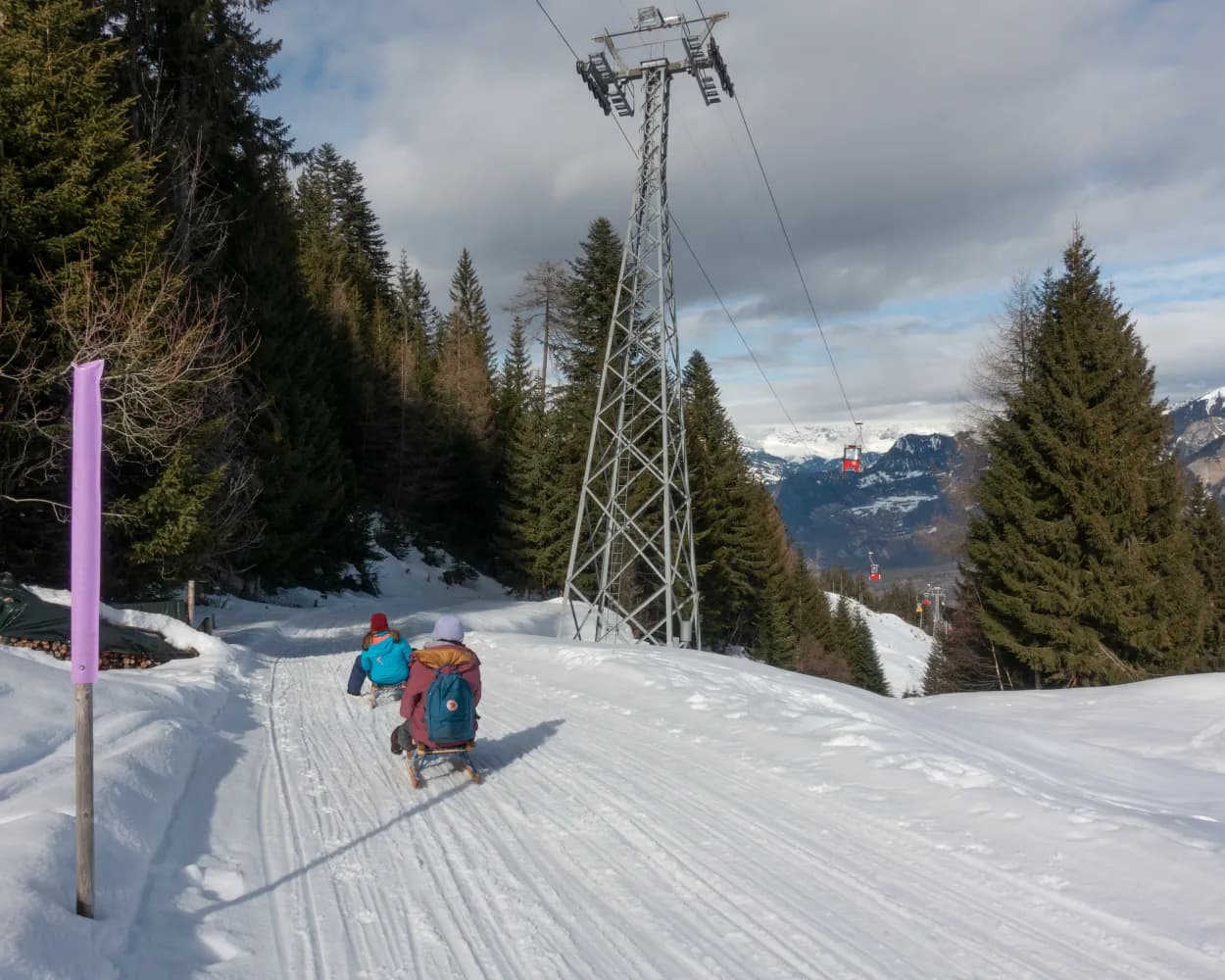 Piste per slittino raggiungibili da Coira con i mezzi pubblici