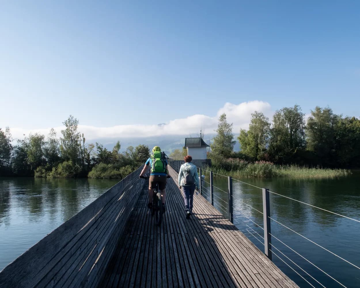Holzbrücke Seedamm-Weg